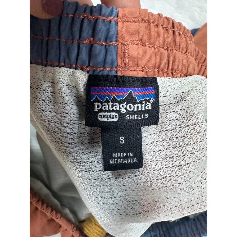 Patagonia Baggies 5 Inseam Shorts Mens Small Colorblock Blue Orange 57022 SP24